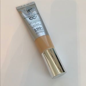 IT COSMETIC - Your skin but better - Shade Medium